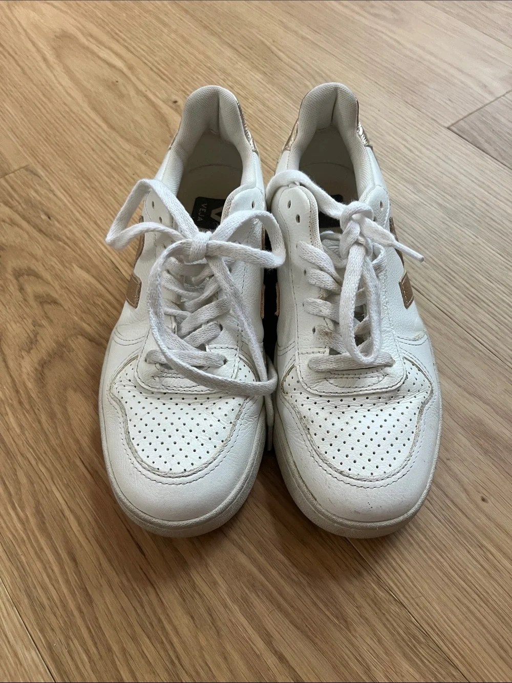 Veja founded paris